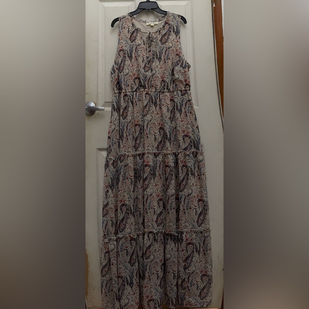 Maxi dress, cream and navy tones